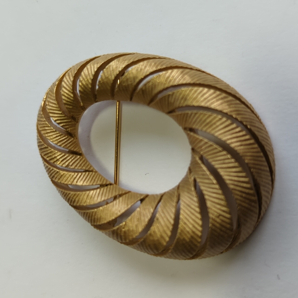 Vintage TRIFARI Goldtone Brooch Pin